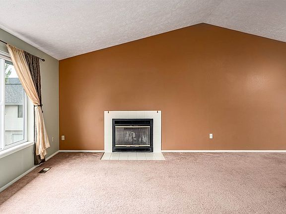 3rd image of 942 E Calkins Dr #942