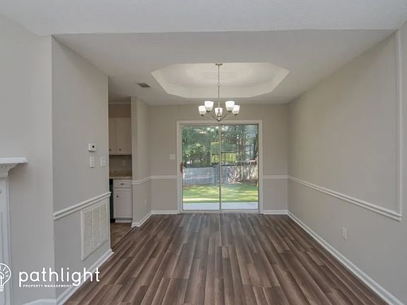 4th image of 669 Wellington Dr