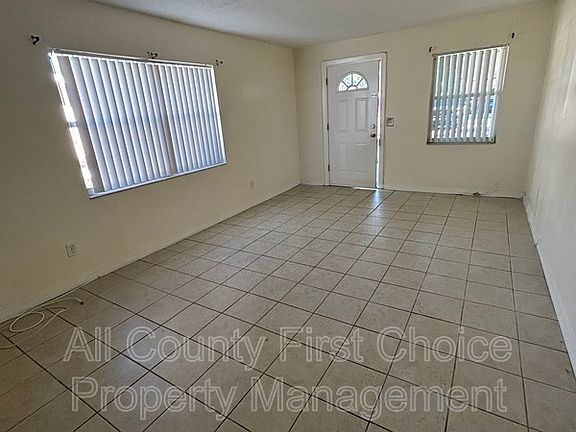 3rd image of 928 Lake Palms Dr