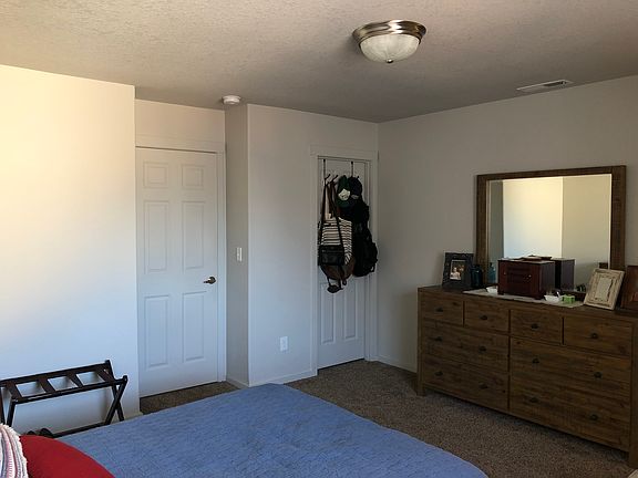 5th image of 8215 NE 13th Pl