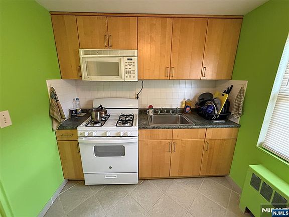 3rd image of 429 Plateau Ave #A