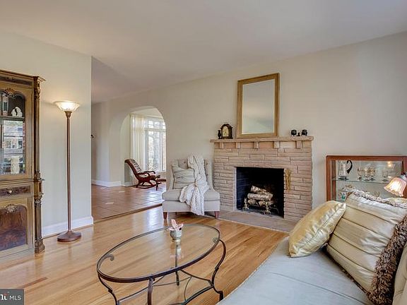 5th image of 4007 N Woodstock St