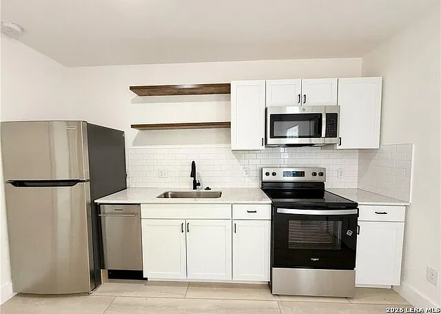 1 bed, 1.0 bath, 384 sqft, $925 — Photo 3