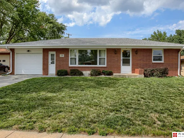 1510 Fairfield St, Lincoln, NE 68521