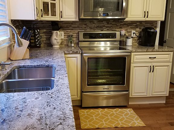 2nd image of 210 Simmonsville Ave #2