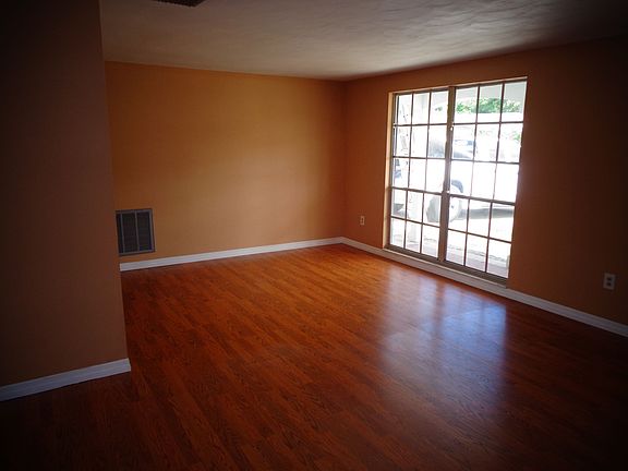 5th image of 4106 Woodsville Dr