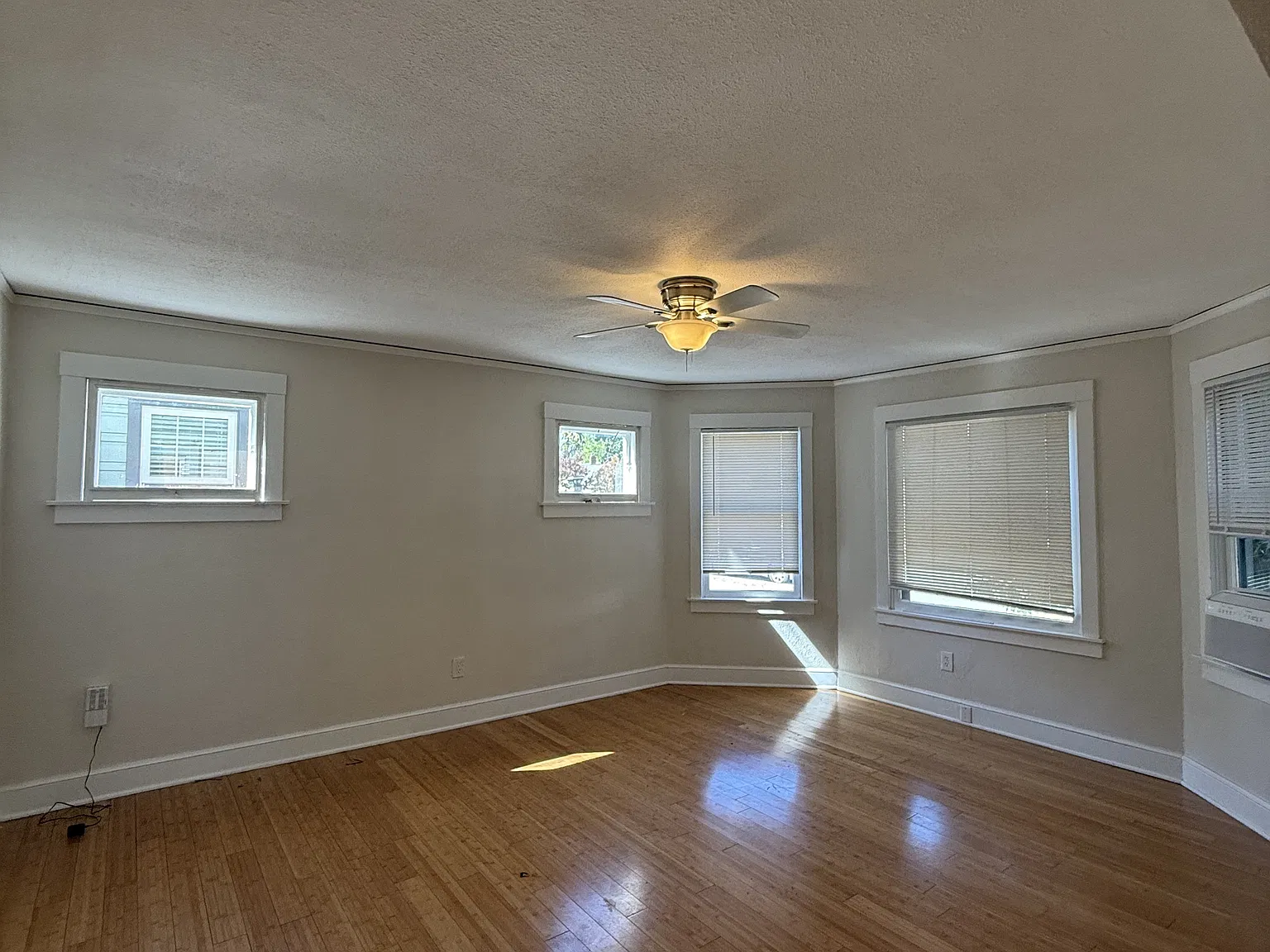 3034 6th Avenue - 3034 — Photo 3