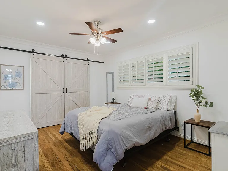 9031 Phyllis Ave #2 — Photo 11
