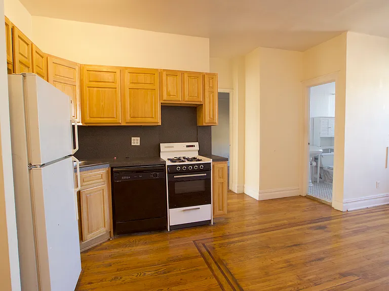 350 7th St #B1 — Photo 2