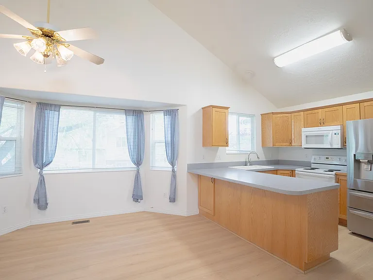 1007 N 525 W — Photo 7