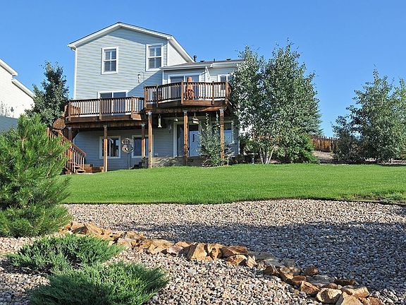 Huge lot - great landscaping