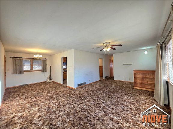 5th image of 304 S Derby St