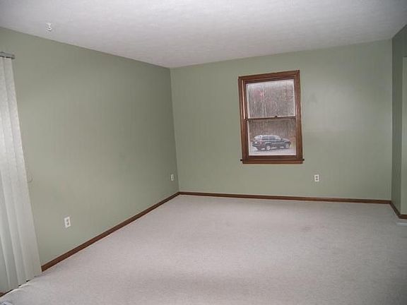 2nd image of 73 Woodridge Trl