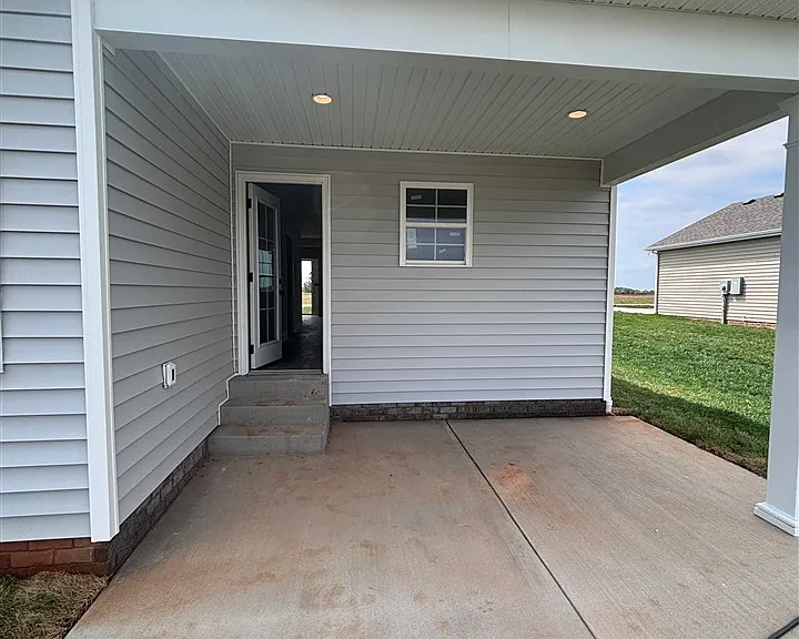 716 Calumet Cir — Photo 2