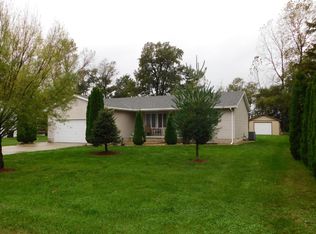 9102 Estates Dr, Demotte, IN 46310