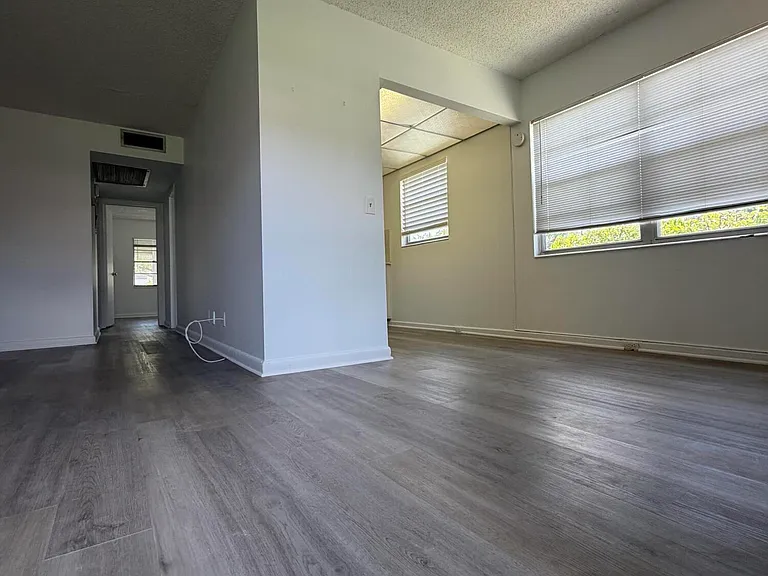 266 Brighton Dr E #G — Photo 5