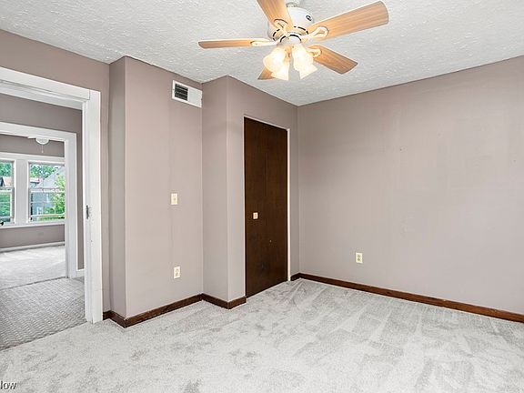 5th image of 518 Dewey Ave