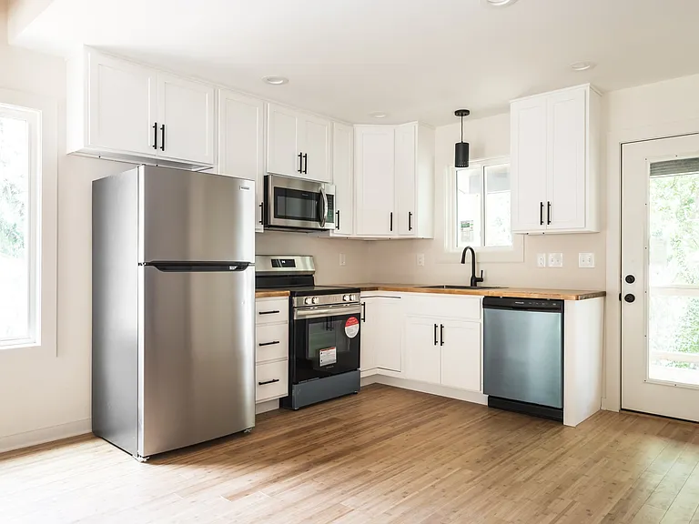 46 Greeley St — Photo 4