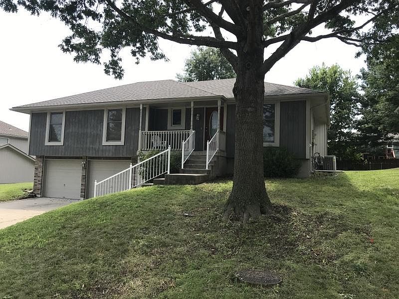 1st image of 506 NE Leann Dr