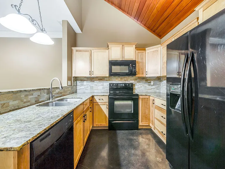 112 Padre Rd — Photo 5