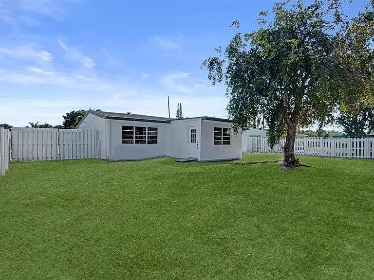 1437 SW 1st Ave — Photo 24