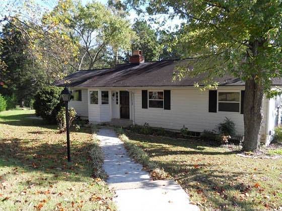 2nd image of 402 New York Ave