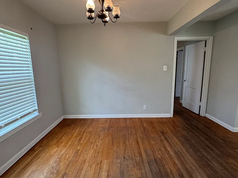 243 Eland Dr — Photo 4