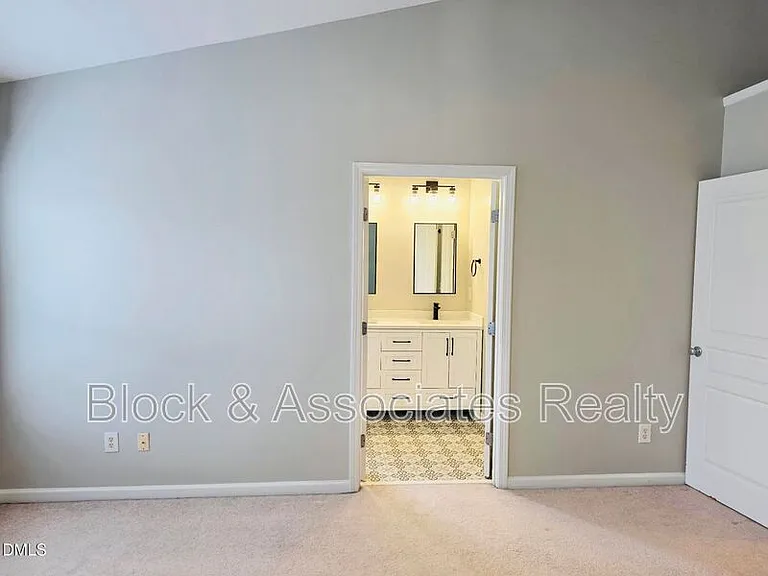 124 Braeside Ct — Photo 24