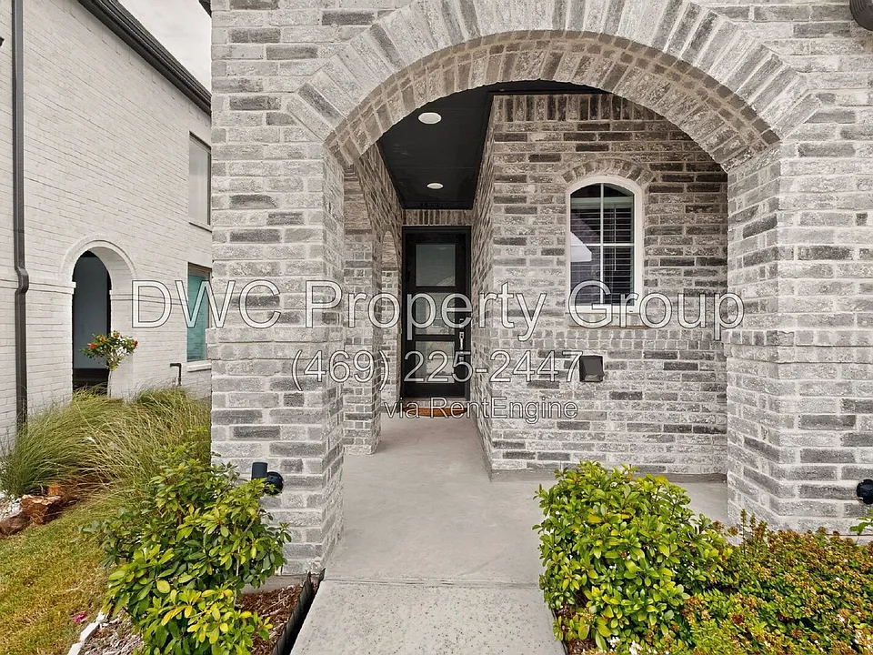 1636 Whispering Meadow Dr