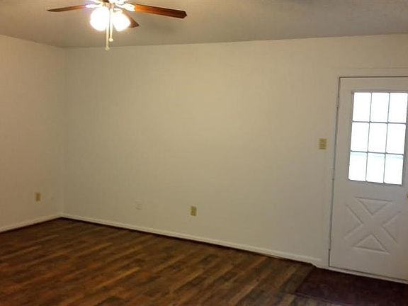 4th image of 205 Rolling Hills Ln