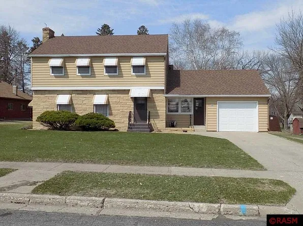 106 W 5th St, Winthrop, MN 55396