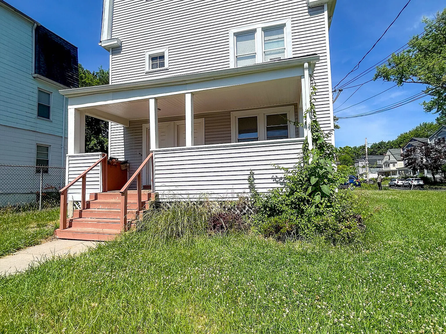 4 bed, 1.0 bath, 1248 sqft, $2,400 — Photo 2