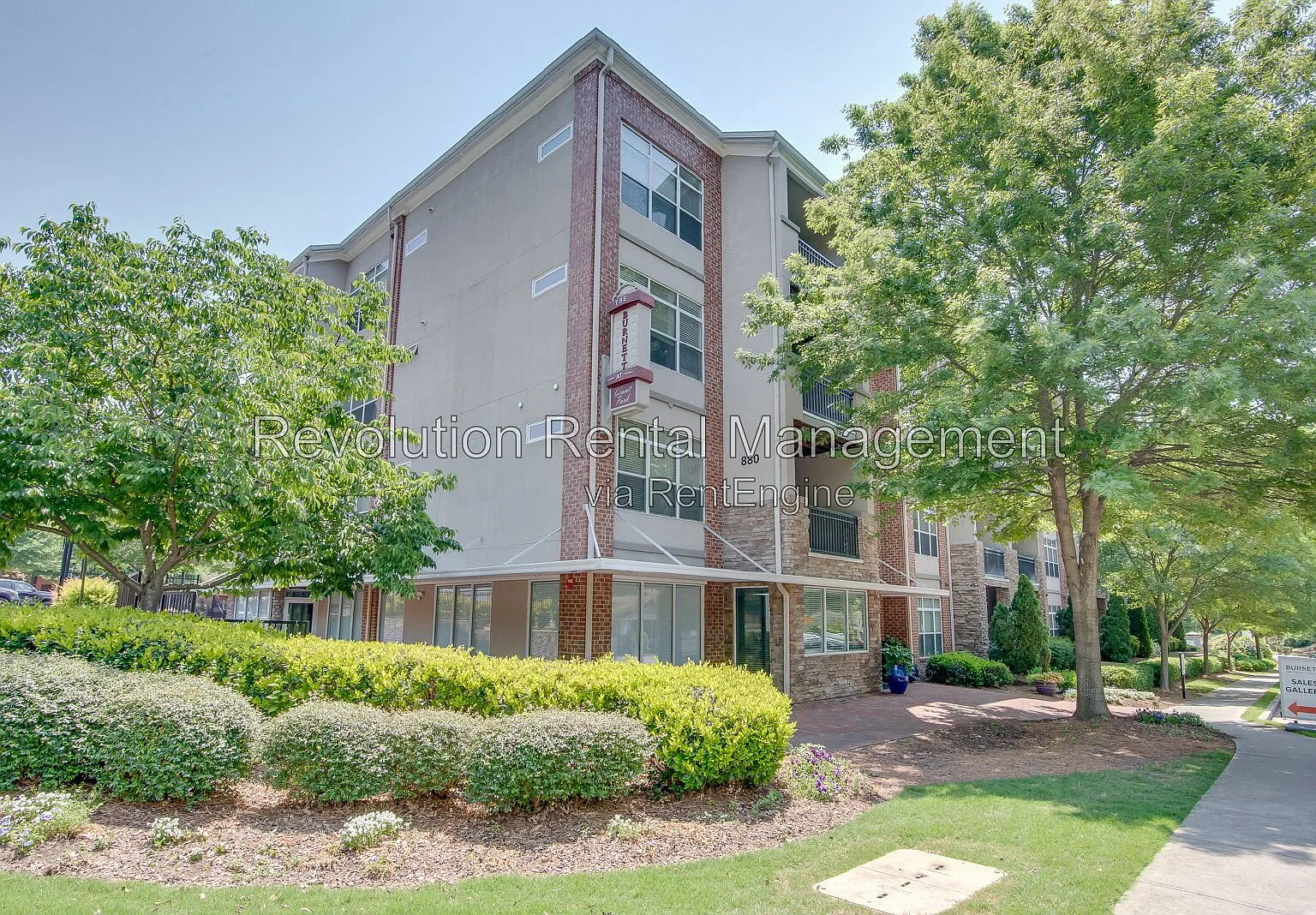 1 bed, 1.0 bath, 732 sqft, $1,950 — Photo 3