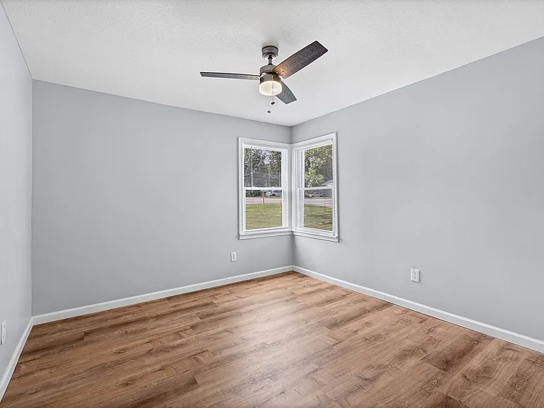 938 Locust Ave — Photo 19