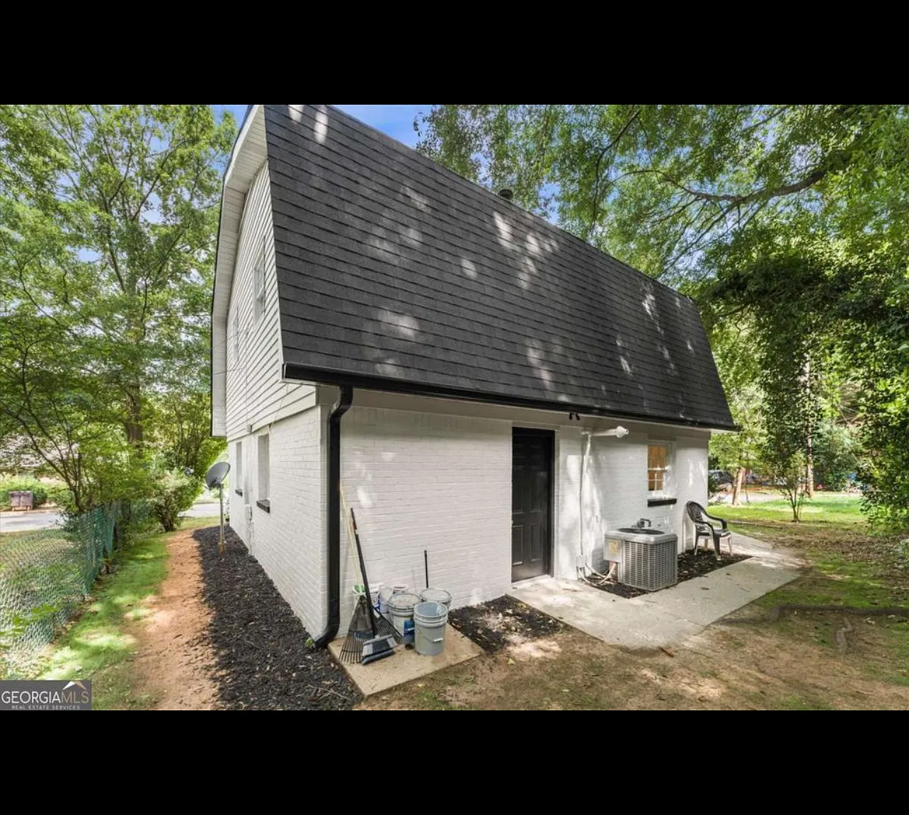 4 bed, 1296 sqft, $2,000 — Photo 4