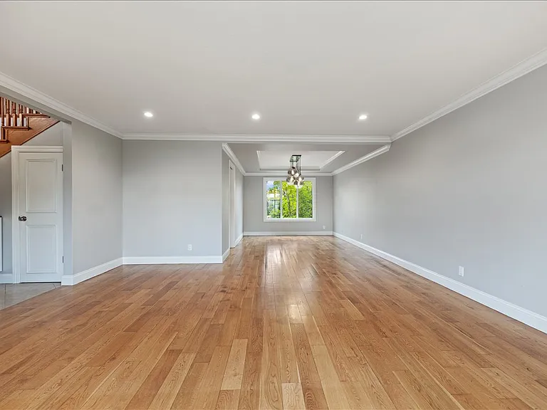 2740 Saint James Rd — Photo 6