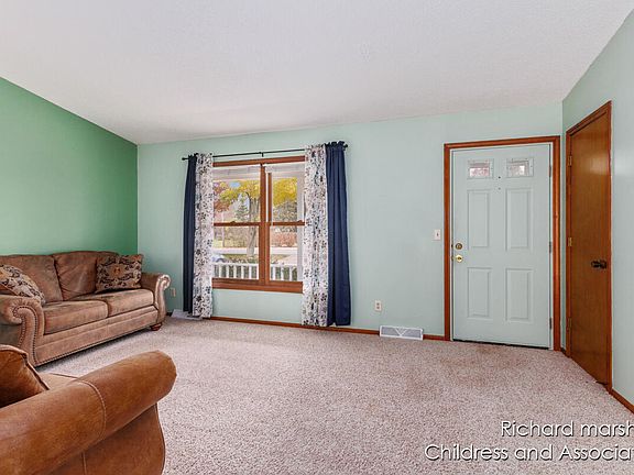 4th image of 6316 Kuttshill Dr NE