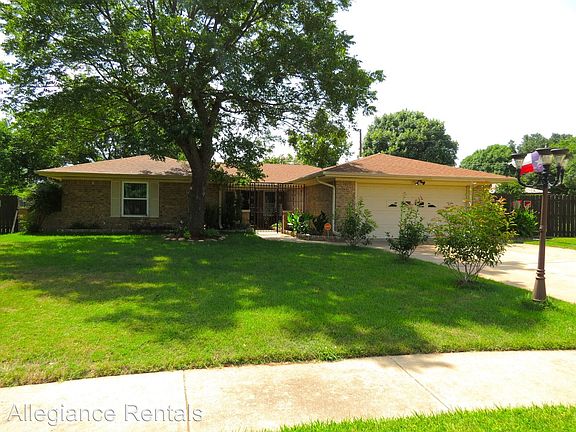 2nd image of 1601 Miles Cir