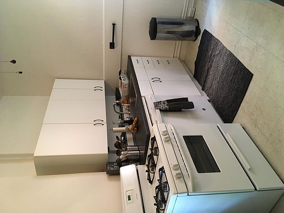 4th image of 2218 Stuart Ave #Up