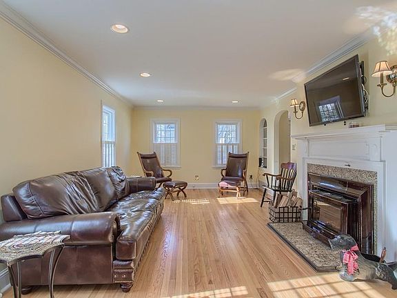 5th image of 55 Jefferson St
