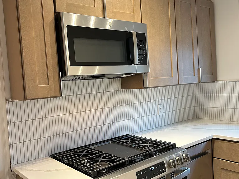 109 Montgomery St #2 — Photo 8