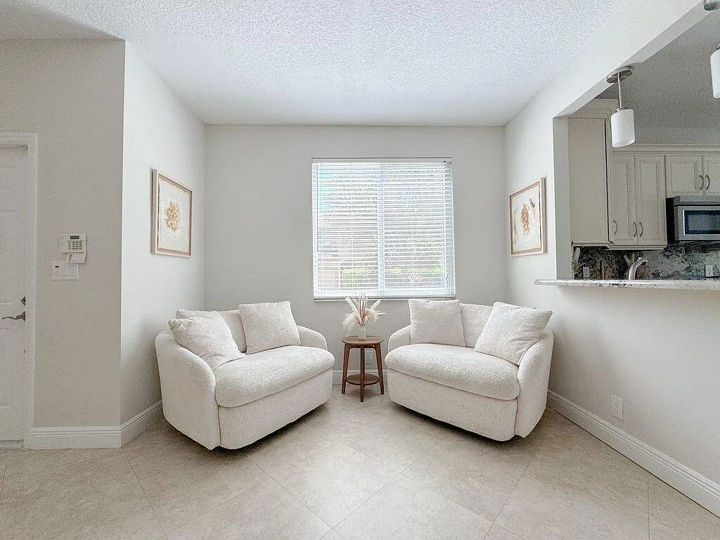 3 bed, 2.5 bath, 2020 sqft, $5,500 — Photo 4