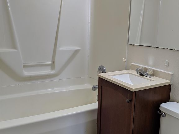 5th image of 842 N Court St #2