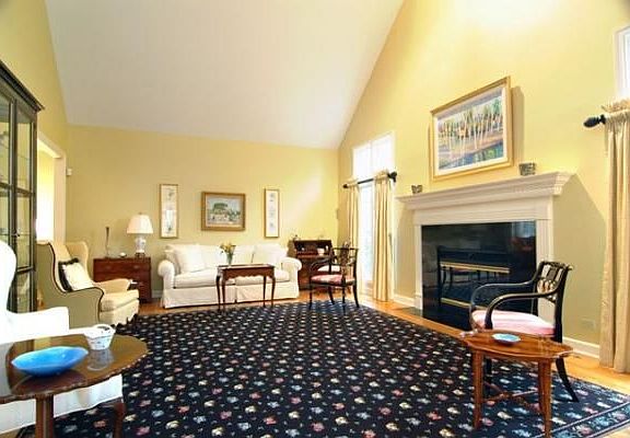 Great Room with 18' Ceiling