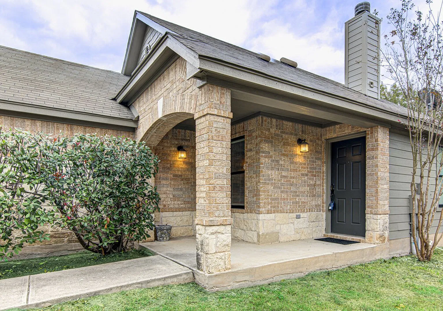 **Move In Special: One Month Free Rent + 50% Security Deposit** — Photo 4