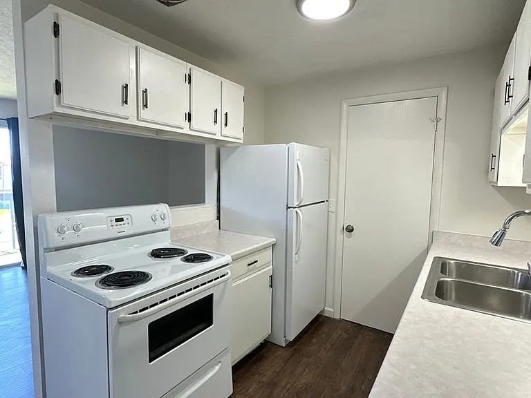 745 E Lazon Dr — Photo 6
