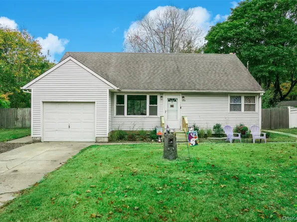 118 Hedges Avenue, East Patchogue, NY 11772