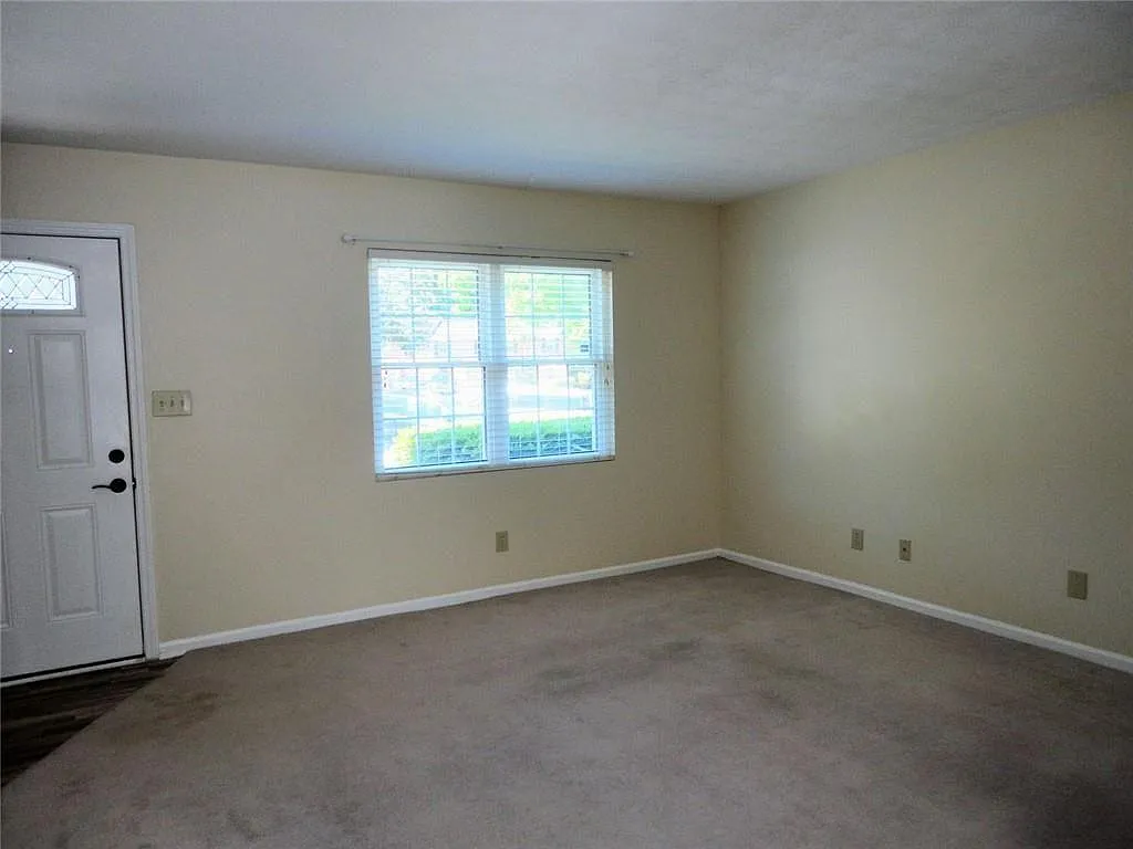 2 bed, 1.5 bath, 1080 sqft, $1,550 — Photo 2