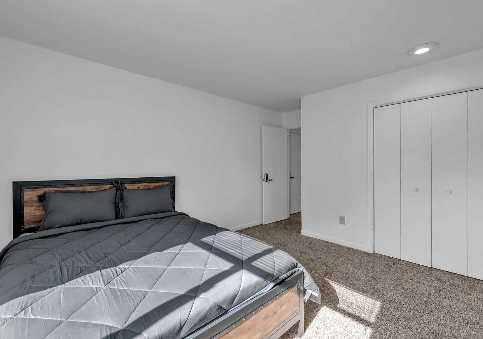 111 Roane Drive - Rm 1 — Photo 2