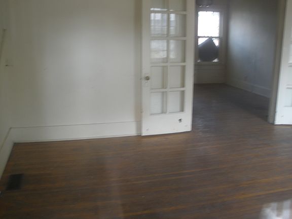 4th image of 17 E Elmwood Ave
